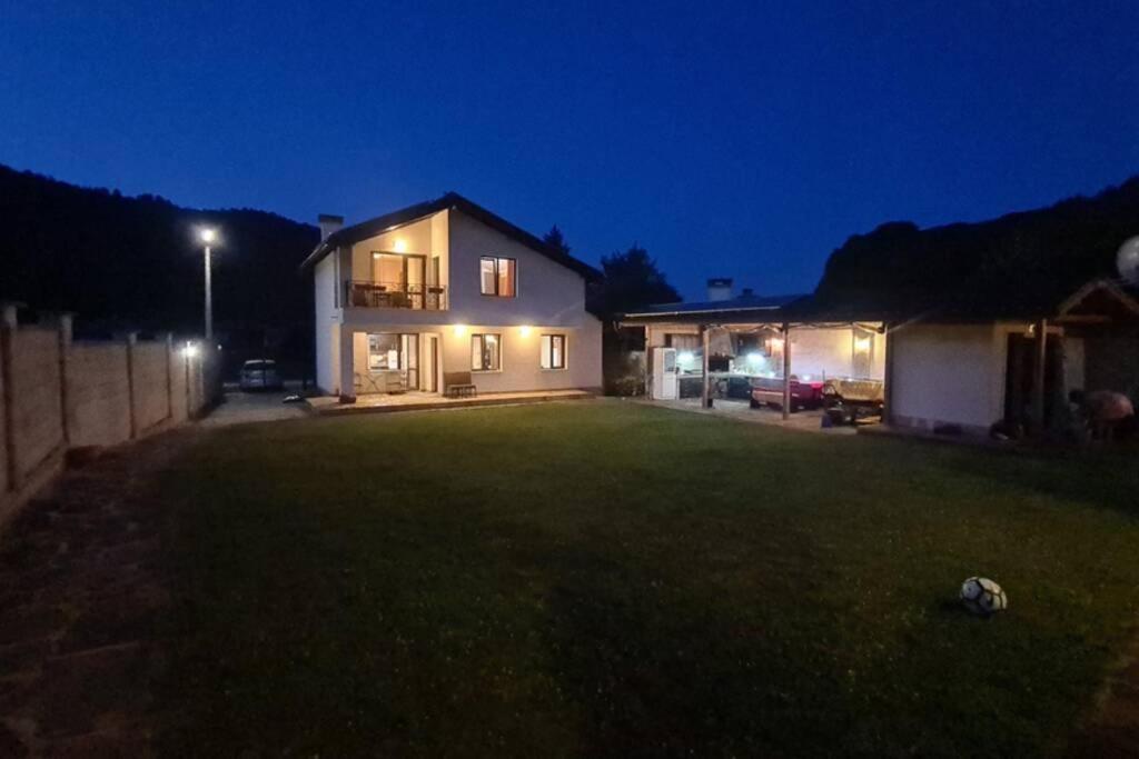 Villa Двете Къщи В Планината Beli Osŭm Exterior foto