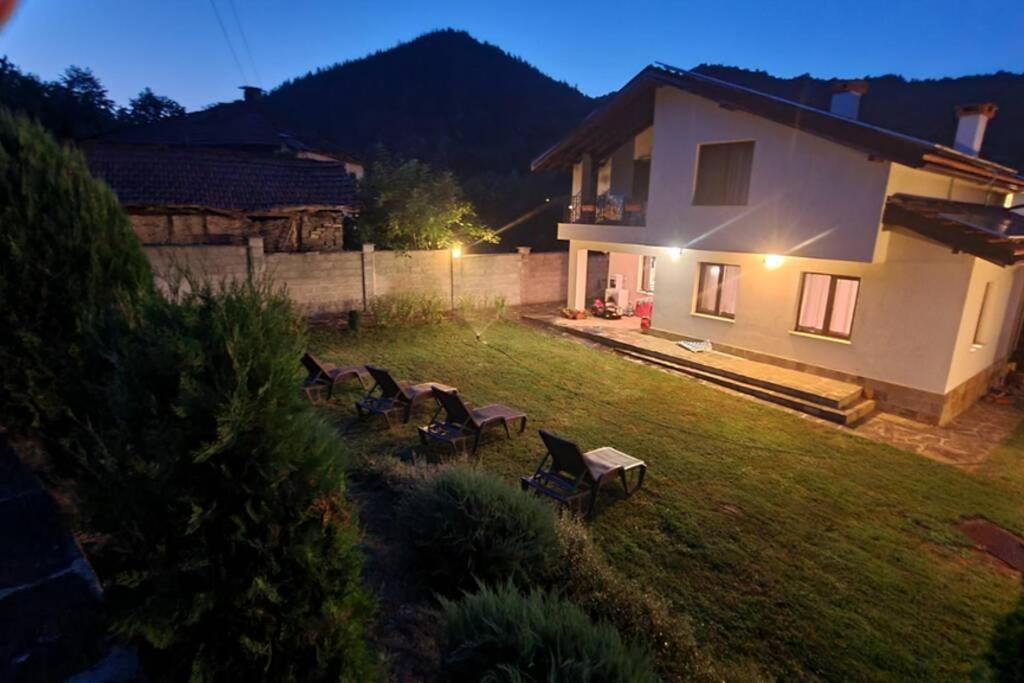 Villa Двете Къщи В Планината Beli Osŭm Exterior foto