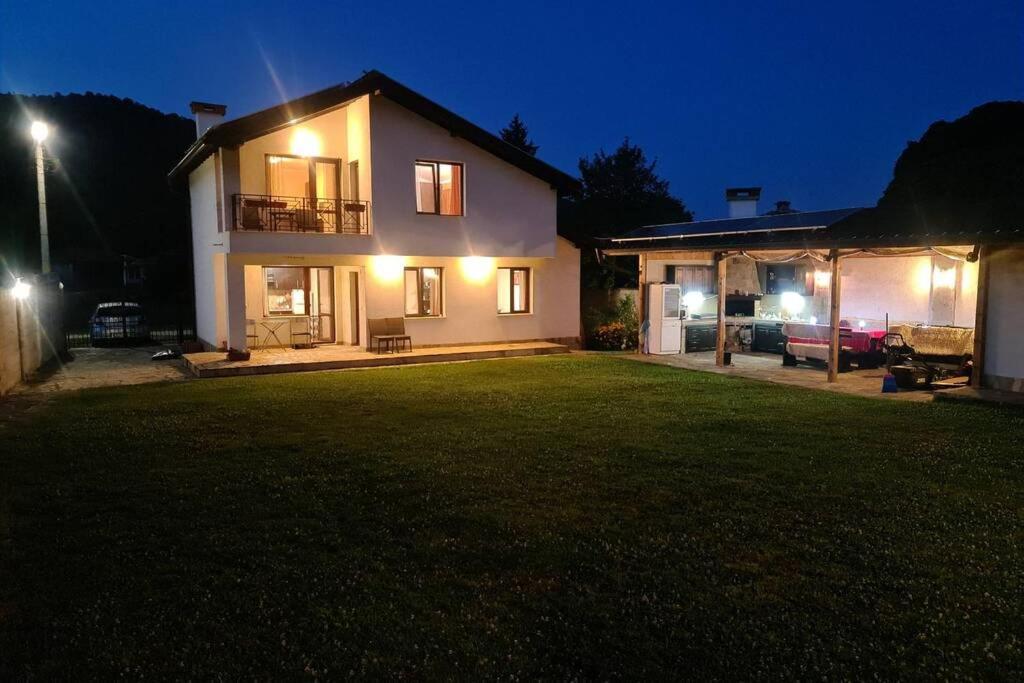 Villa Двете Къщи В Планината Beli Osŭm Exterior foto