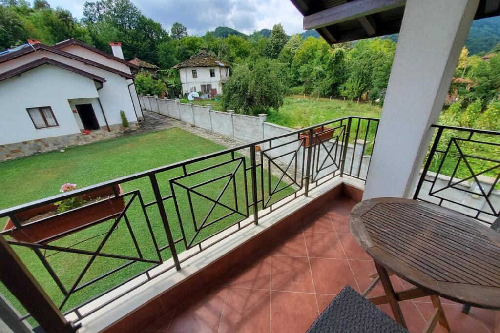 Villa Двете Къщи В Планината Beli Osŭm Exterior foto