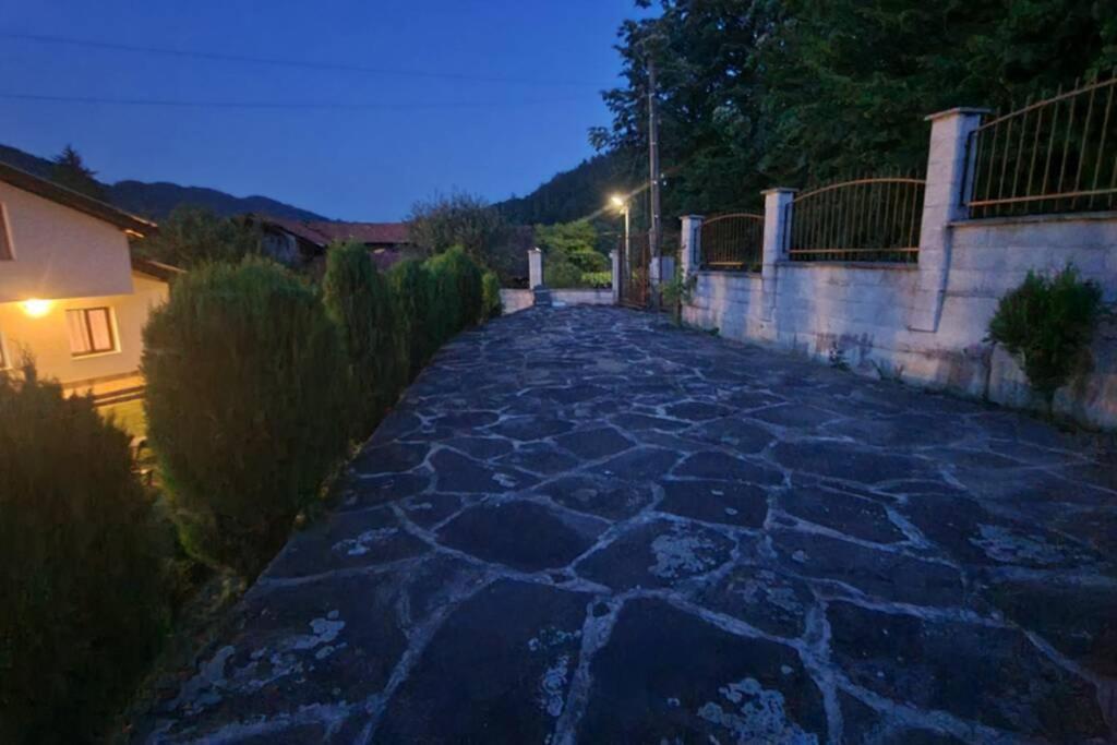 Villa Двете Къщи В Планината Beli Osŭm Exterior foto