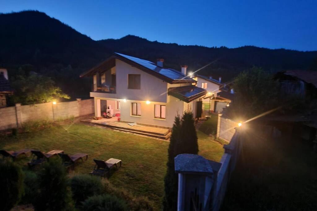 Villa Двете Къщи В Планината Beli Osŭm Exterior foto